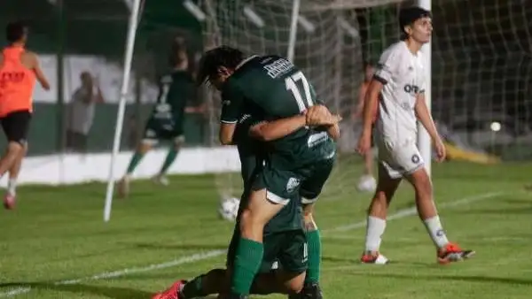 Ferro de Pico viene de eliminar a Racing de Olavarría. (Foto de El Diario de La Pampa).