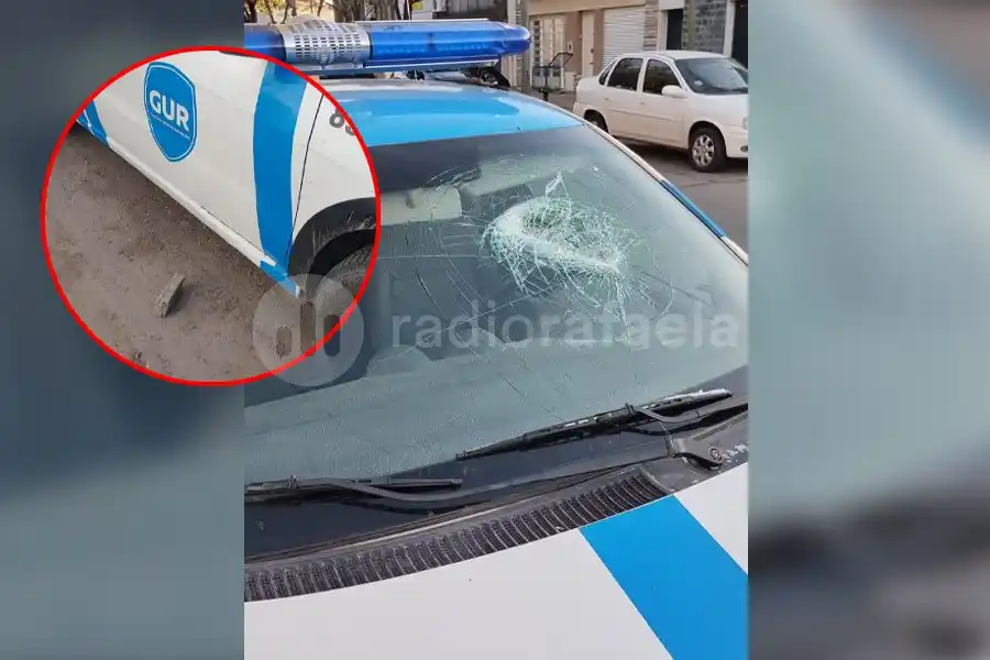 Violento ataque a un agente de la GUR: con un ladrillo, le partió el parabrisas al móvil