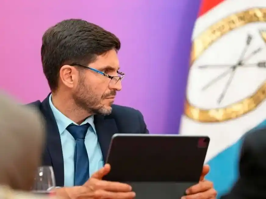 Pullaro haría movimientos de funcionarios, pero no de ministros, ni secretarios.