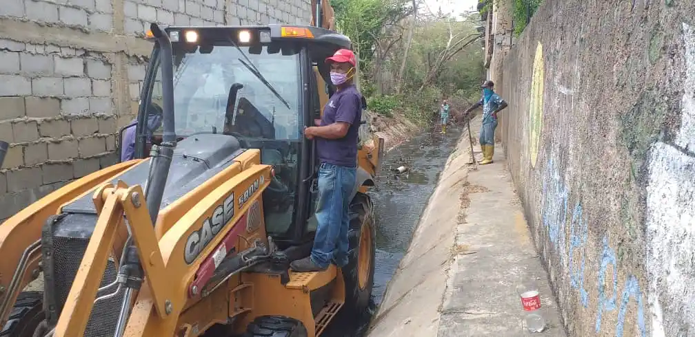 Drenajes-tapados-por-desechos-sólidos-