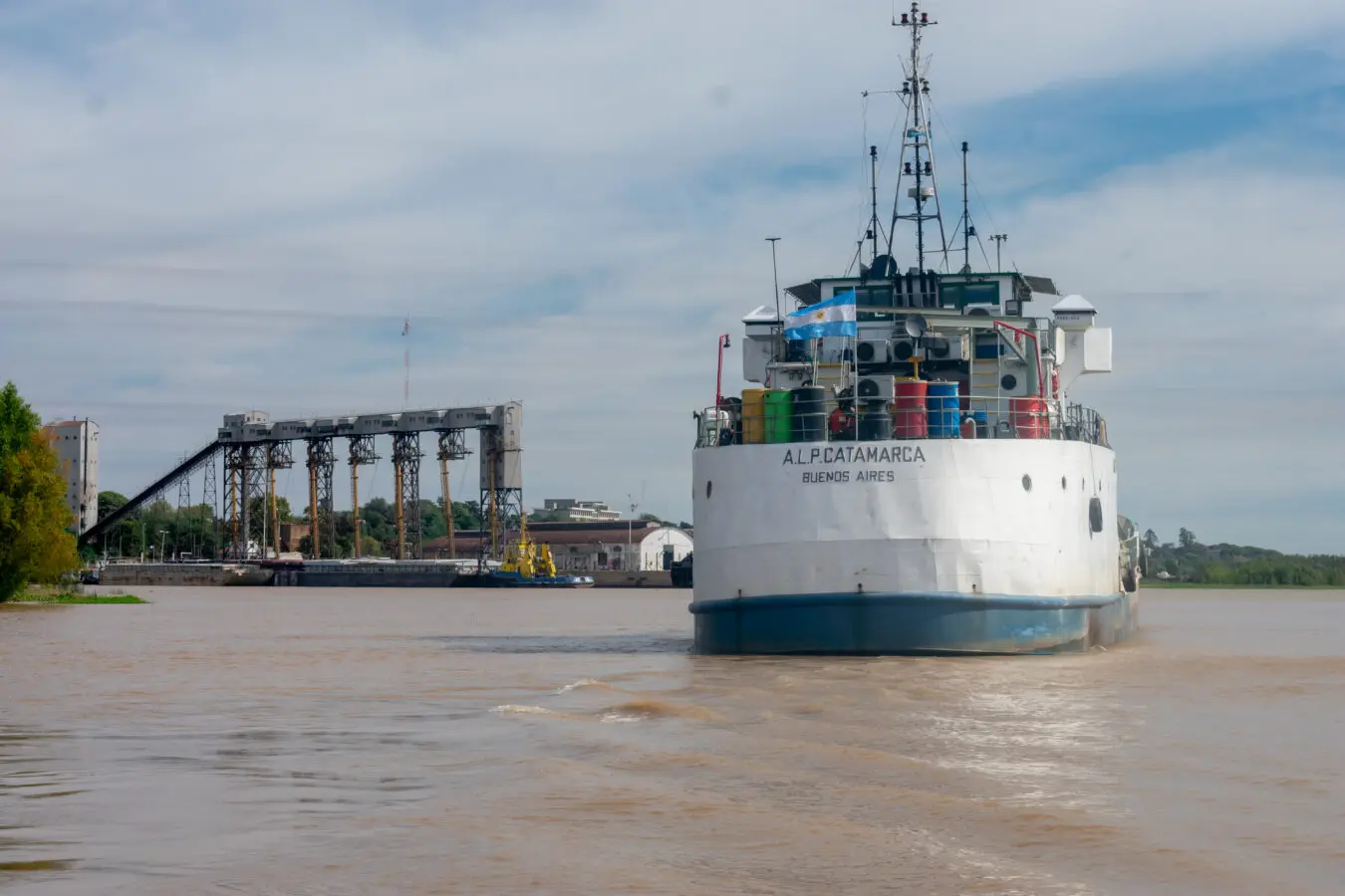 Siguen los cuestionamientos por el dragado del puerto