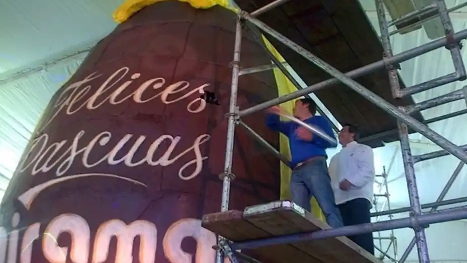 Miramar: Preparan un huevo de pascua de 9 metros de altura con 3.700 kg de chocolate