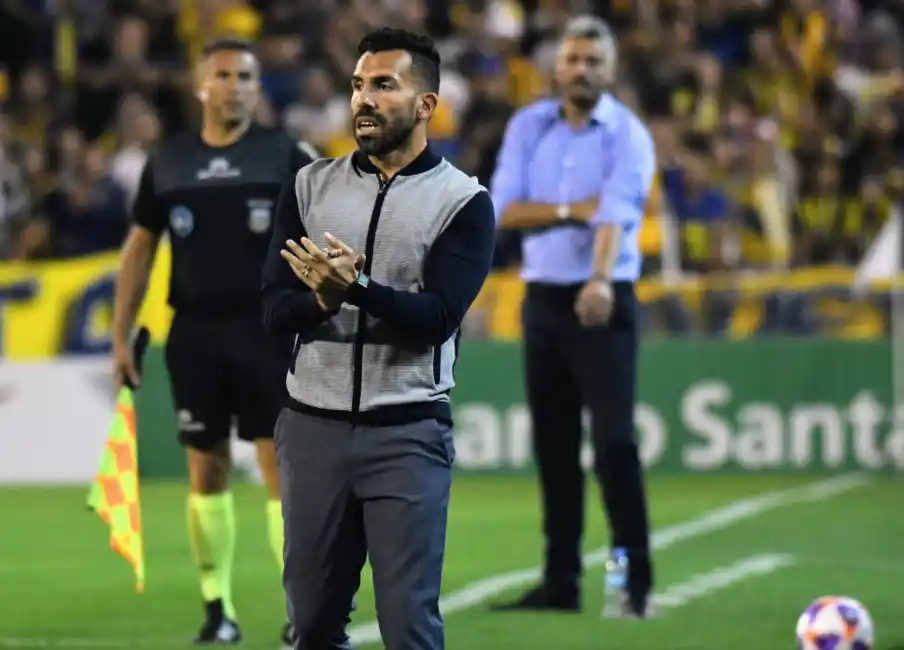 Carlos Tévez: “Fuimos superiores, pero fallamos en la definición”