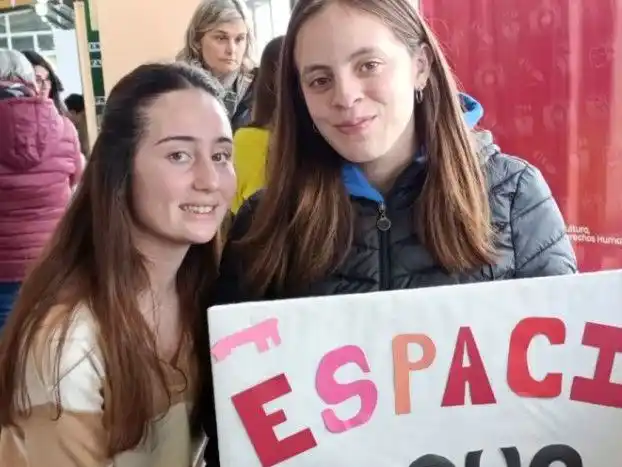 Participación. De chicos tresarroyenses en la asamblea