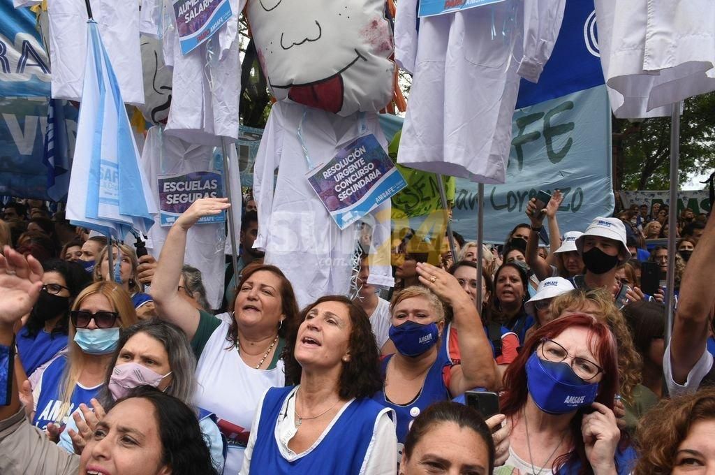 Los docentes se manifestaron frente al Ministerio de Educación de Santa Fe