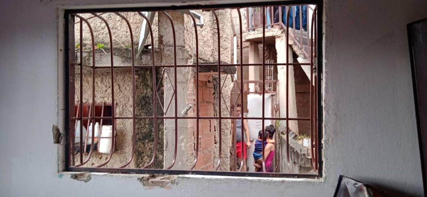 6 casas afectadas, un bebé, una mujer y un hombre heridos deja explosión en Petare