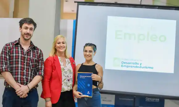 Continúa la entrega de microcréditos para emprendedores locales