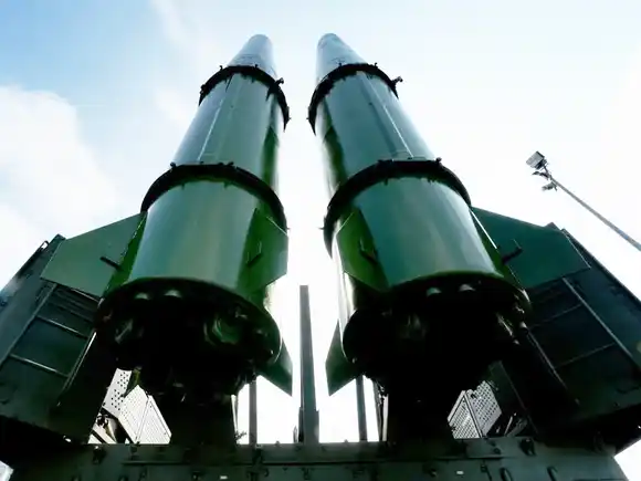 Arabia Saudita y Pakistán firmaron un acuerdo de defensa mutua