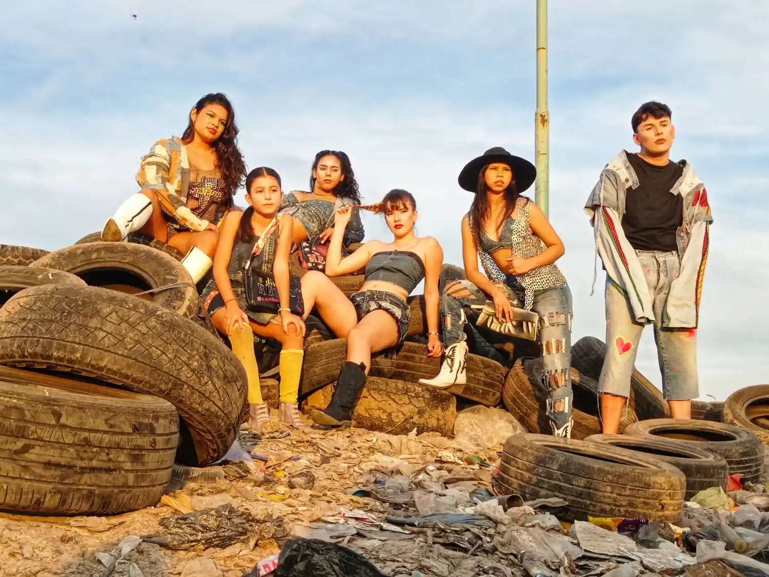 Moda reciclada para fortalecer la conciencia ambiental en la ciudad