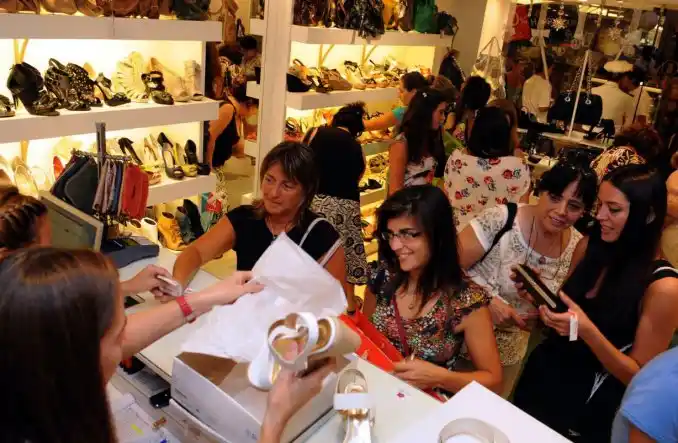 El consumo no repunta y sigue en caída libre: bajó un 8,5 por ciento