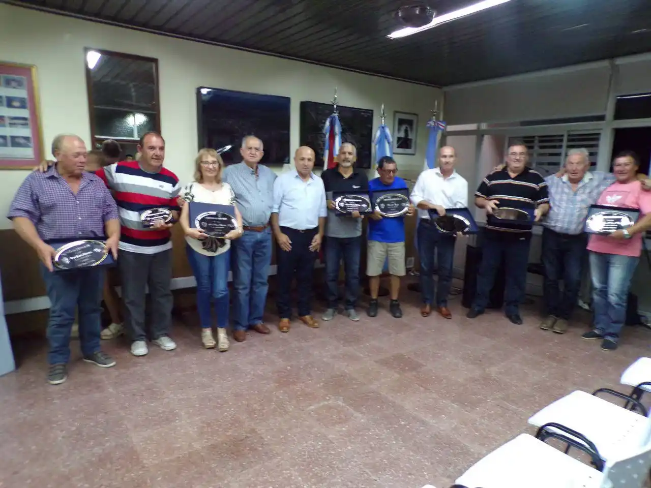 Un sencillo pero emotivo acto se llevó a cabo hace unos días en el Palacio Municipal. El intendente se sintió tan emocionado como quienes recibieron el reconocimiento.