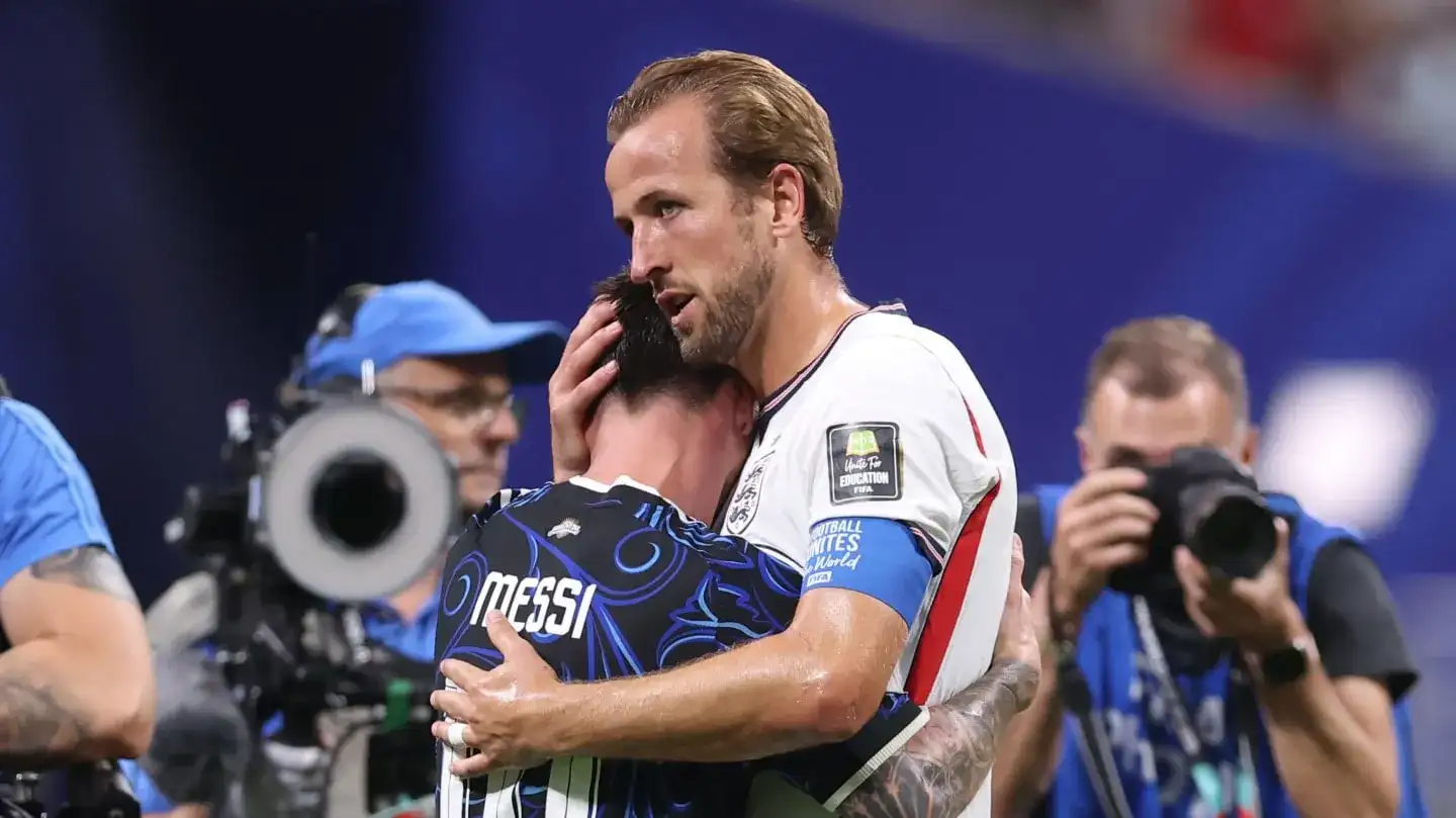 Kane y el abrazo con Messi.