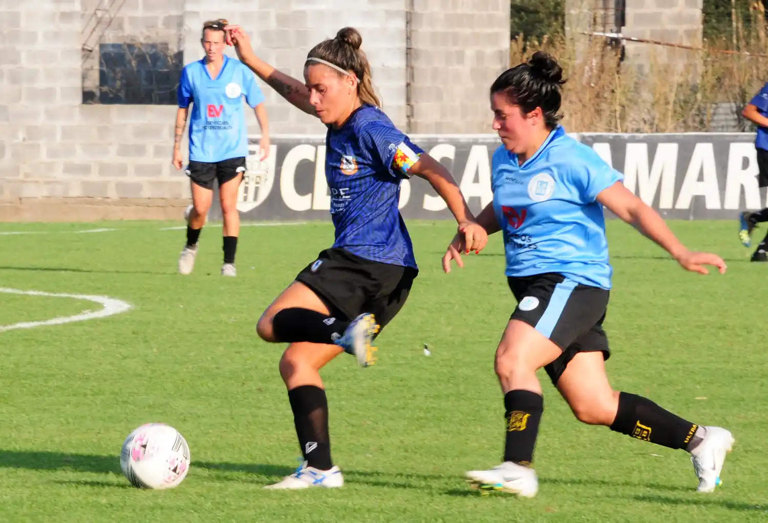 María Luján Domínguez, enfrentando a Liga del Sur en 2022.