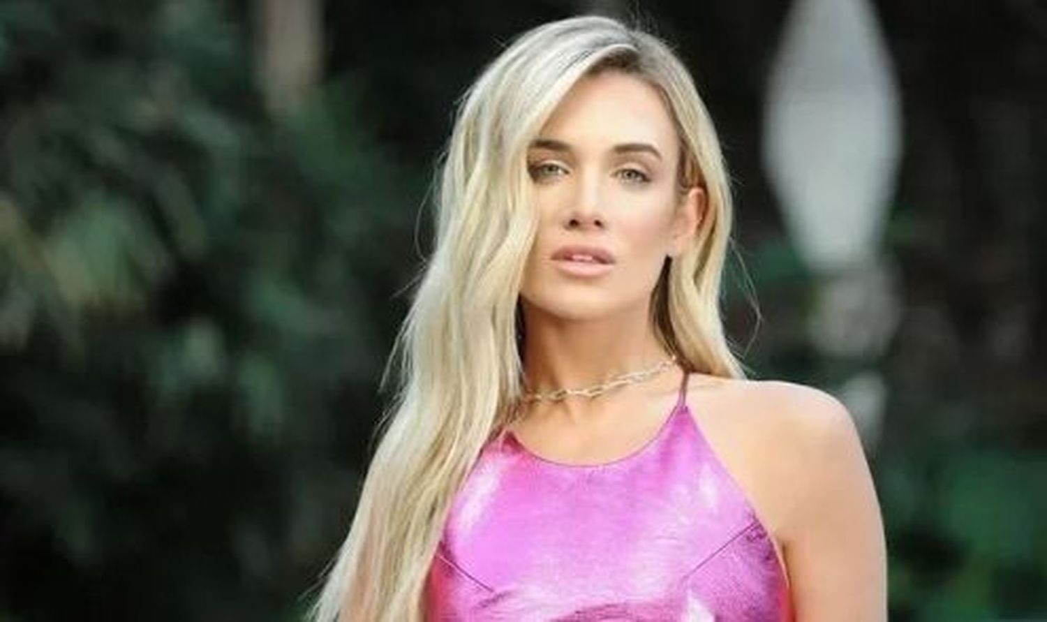 La ex de De Paul posó como una supermodelo con una microbikini animal print