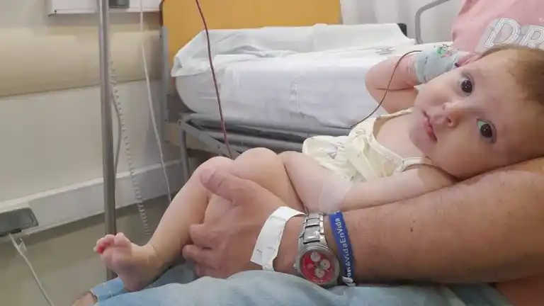 Su hijo de 5 años murió de leucemia y ahora buscan un donante de médula ósea para su beba de 8 meses