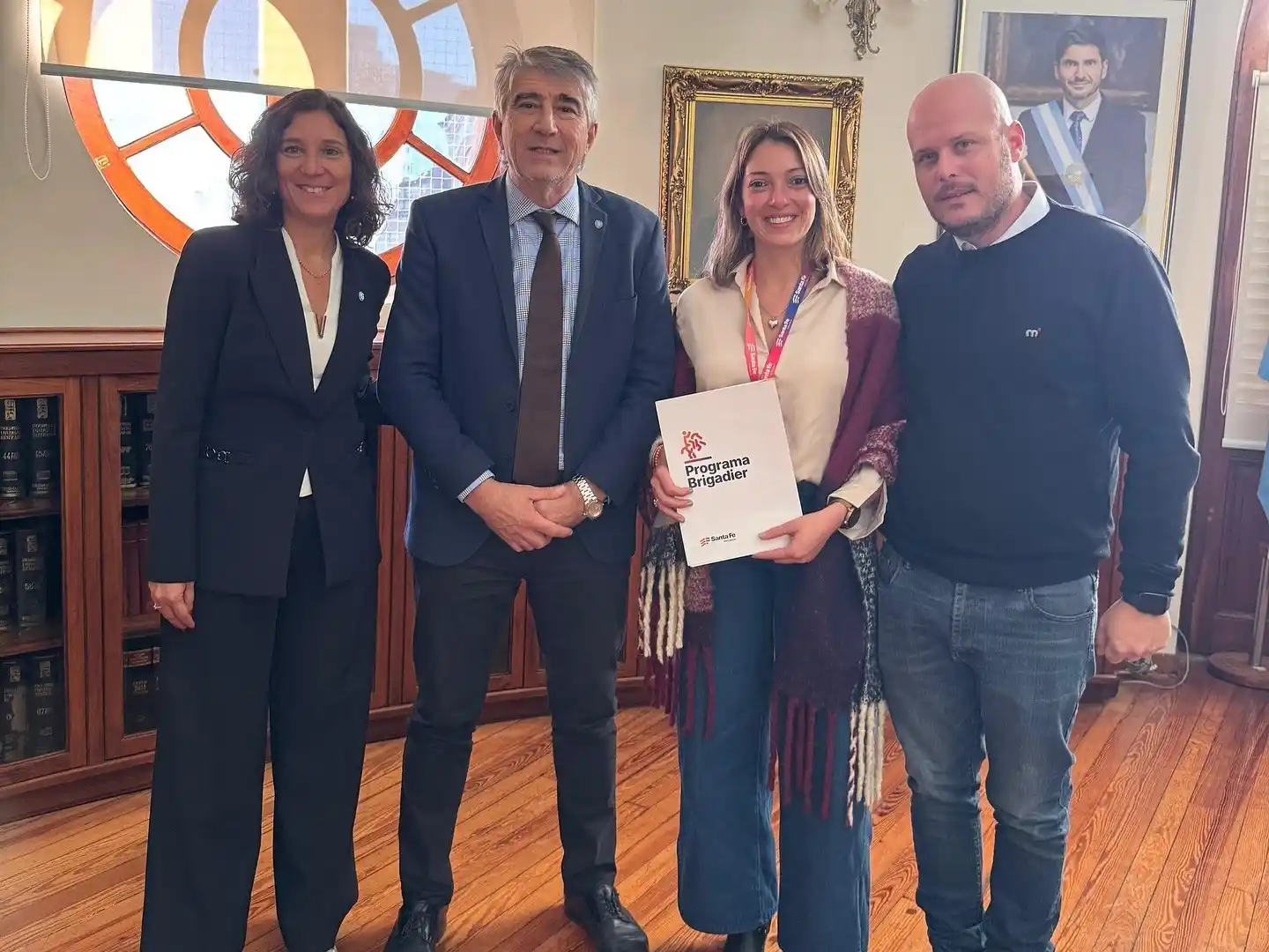 La presiente comuna junto a la senadora (izquierda), Fabián Bastía y Roberto Vergé (derecha).
