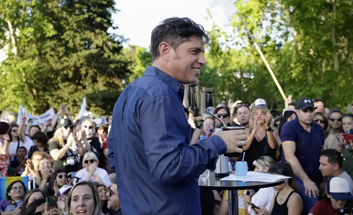 Mateada en Plaza Malvinas durante el 2023.