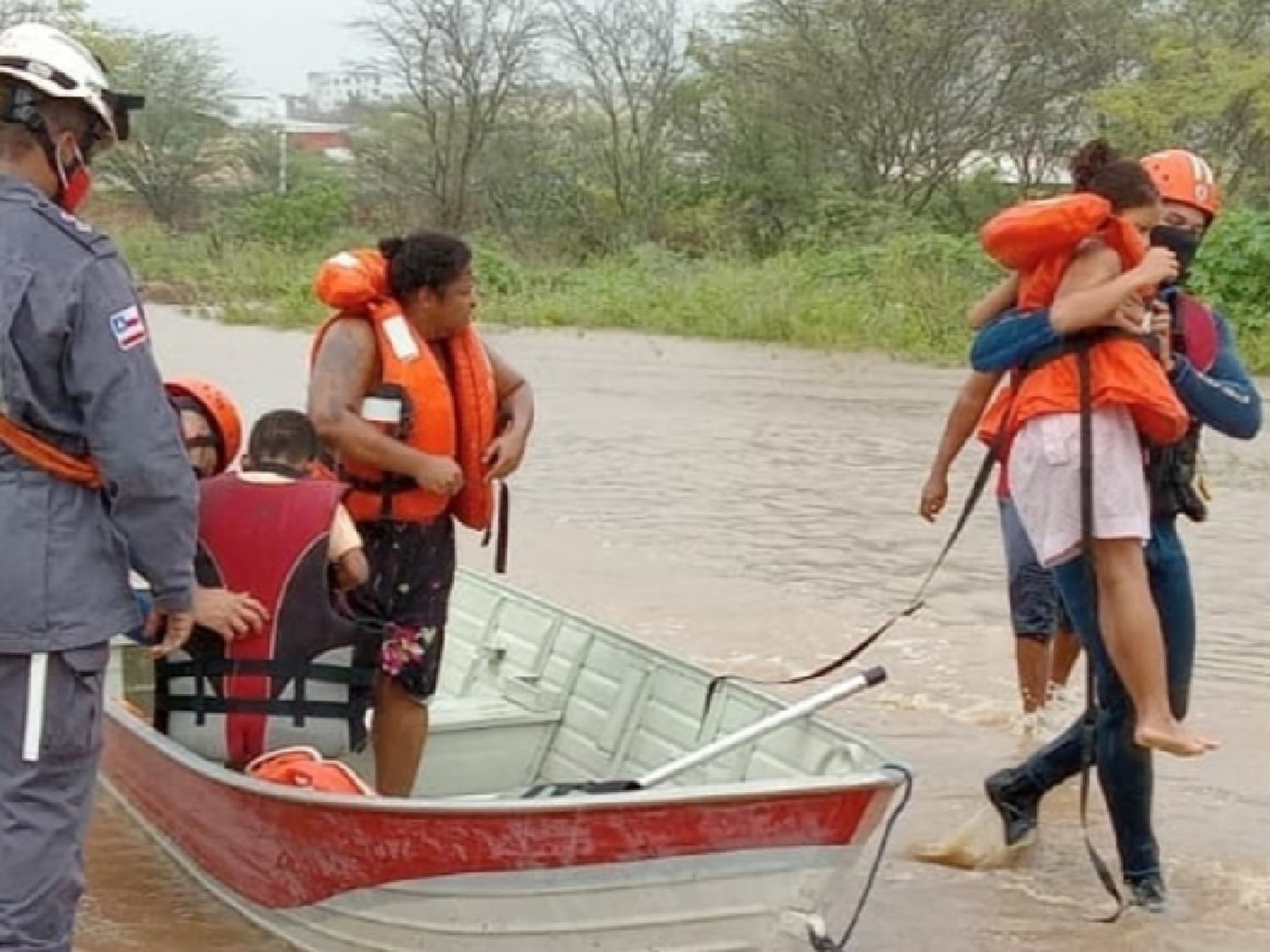 Brasil: al menos 18 muertos ya dejaron las inundaciones en el estado brasileño de Bahía