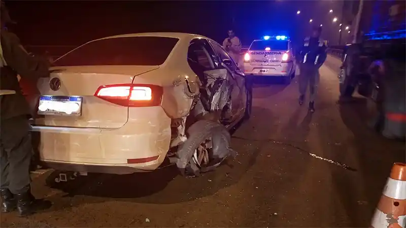 Un camionero chocó un auto sobre el puente Zarate-Brazo Largo y se dio a la fuga
