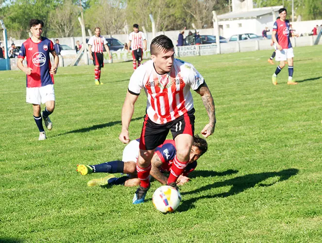 Quedaron mano a mano y en deuda