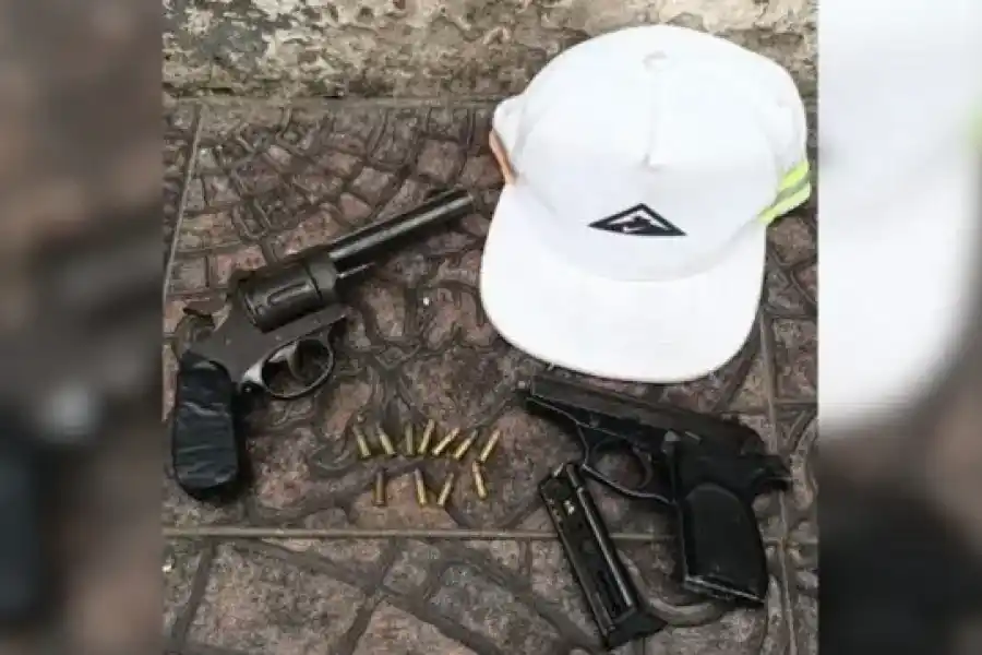 Insólito: quisieron robar una gorra, forcejearon con la víctima y se balearon entre ellos