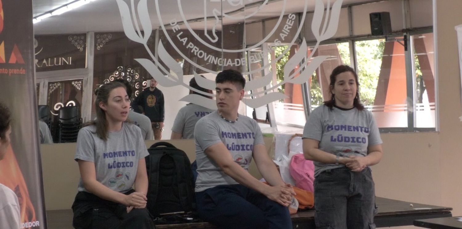 Katherine Lumovich, Juan Pablo Rojas y Victoria Rodríguez, talleristas de Momento Lúdico.