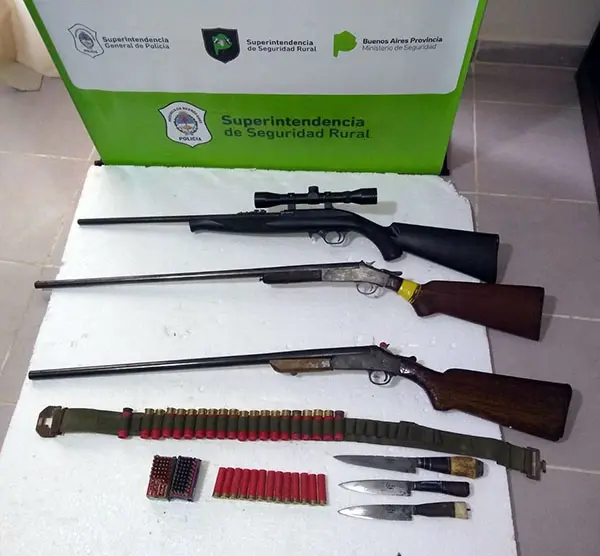 Interceptaron a cazadores furtivos fuertemente armados en camino rural