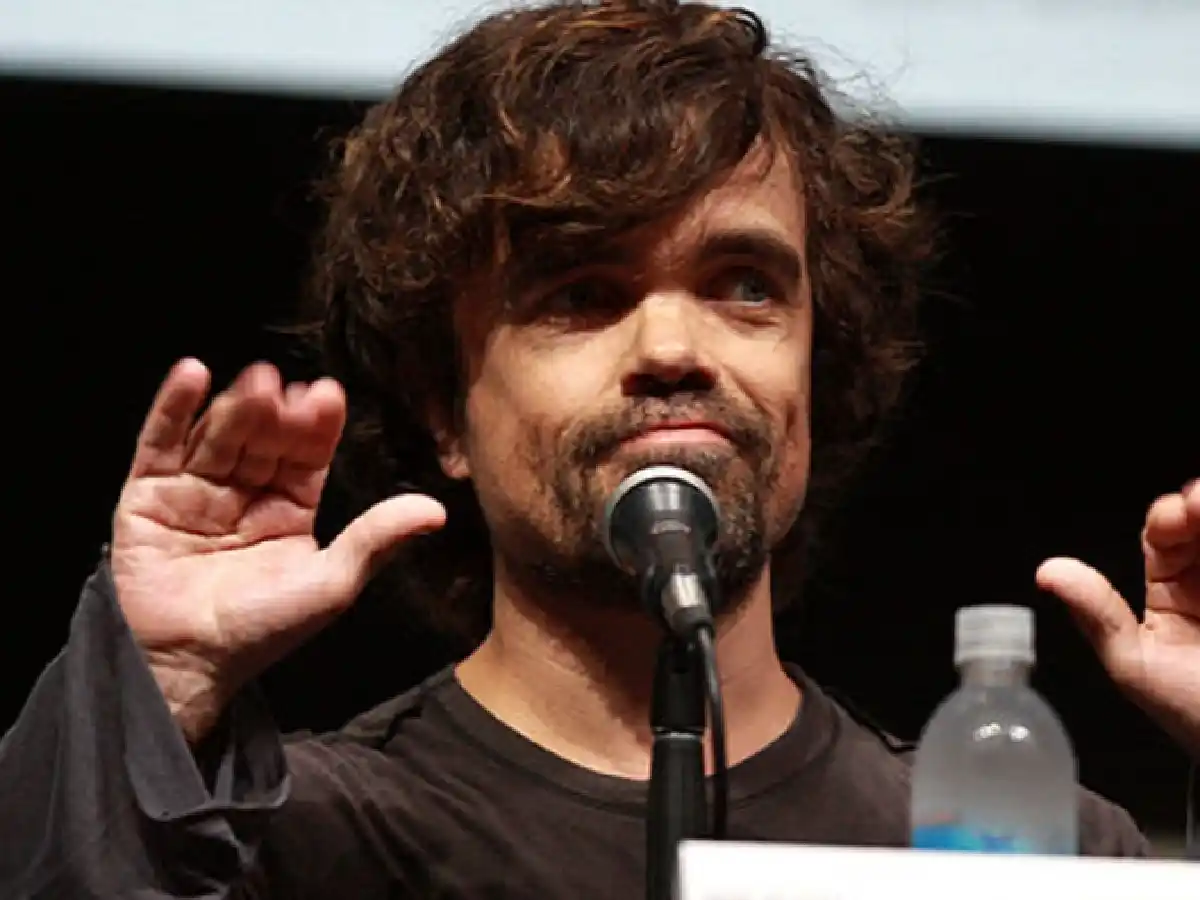 Peter Dinklage cuestionó a Disney por recrear una "historia retrógrada" de Blancanieves