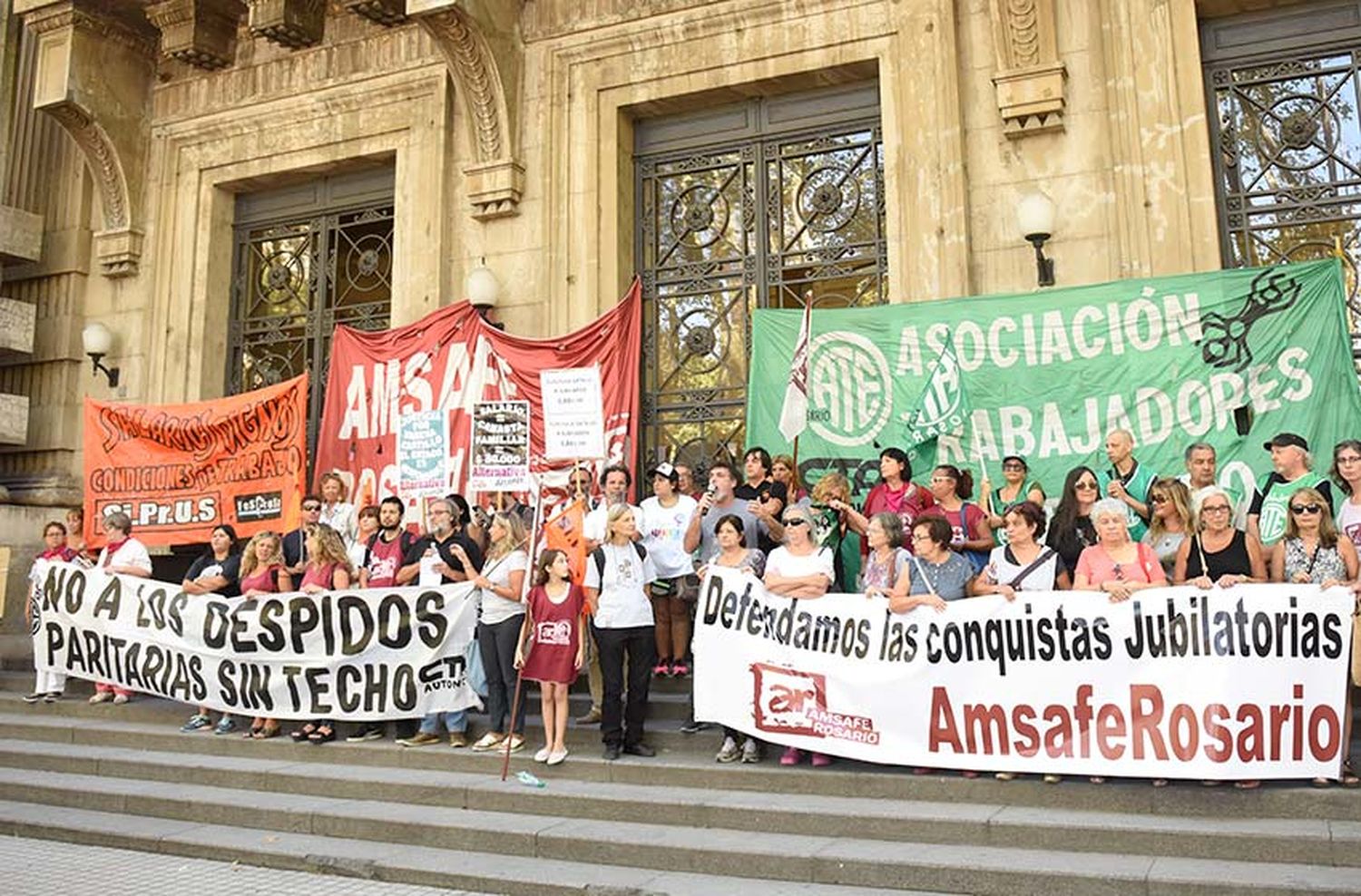 Este viernes habrá otra reunión paritaria para docentes y estatales