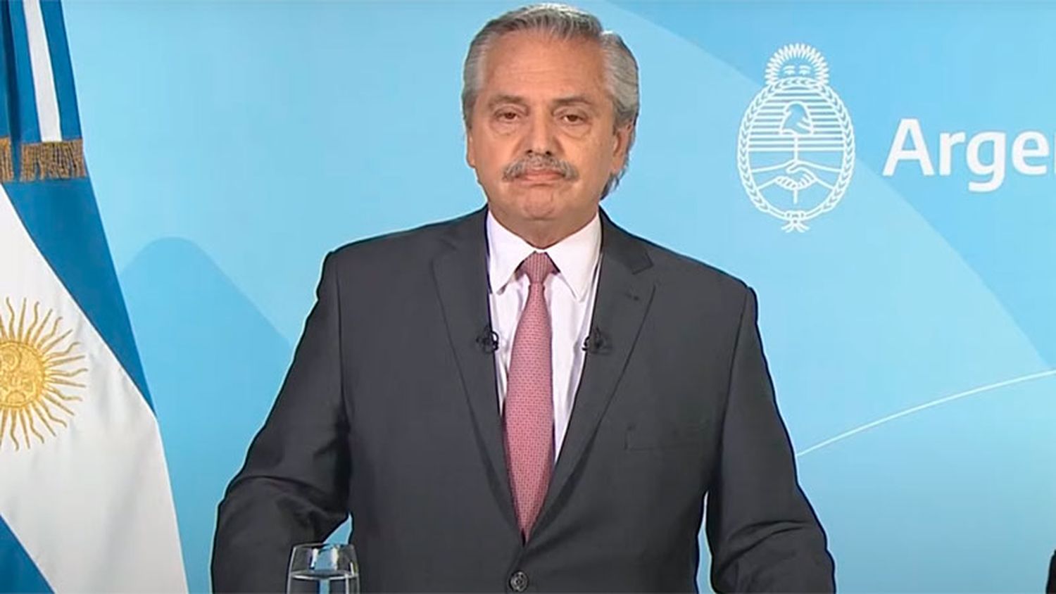Fernández anunció un plan de recuperación de actividades de manera "responsable"