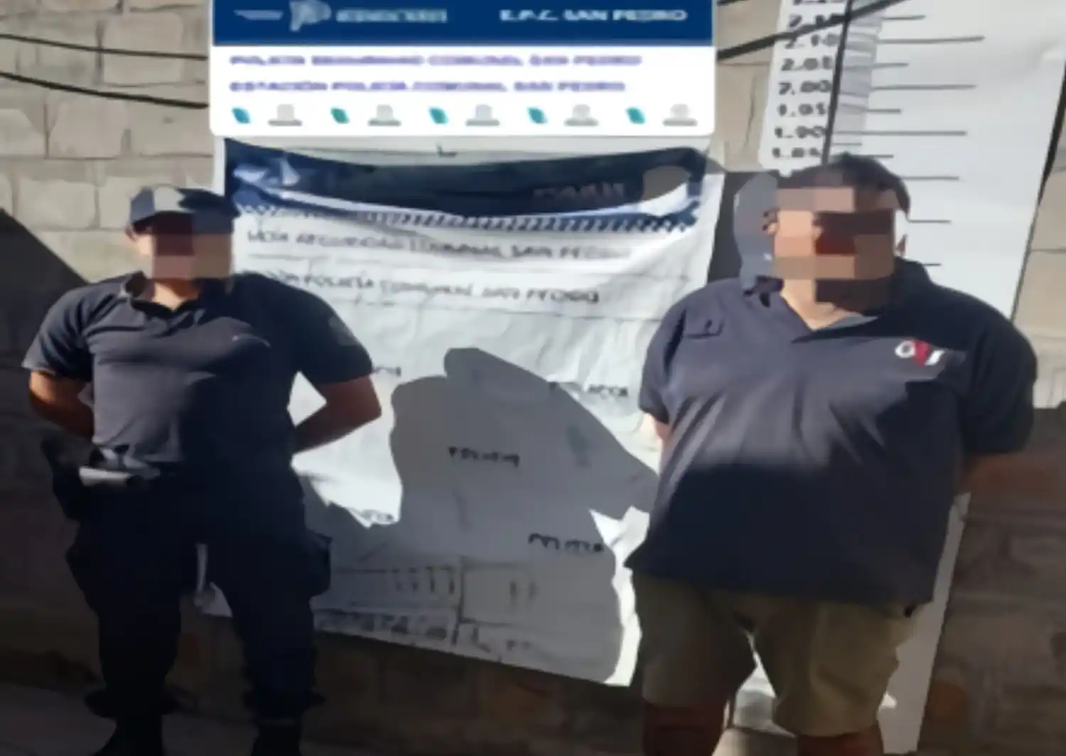 El sujeto quedó detenido tras causar disturbios en la calle.