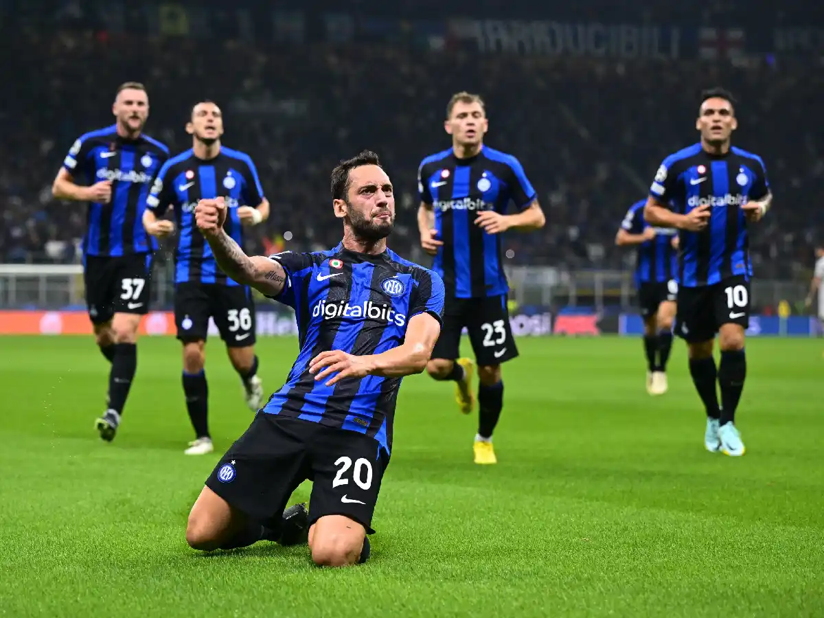 Inter venció a Barcelona y se acomodó en su grupo