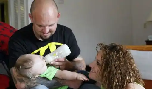 Le cortaron el pene de chico, pero se lo reconstruyeron y fue padre