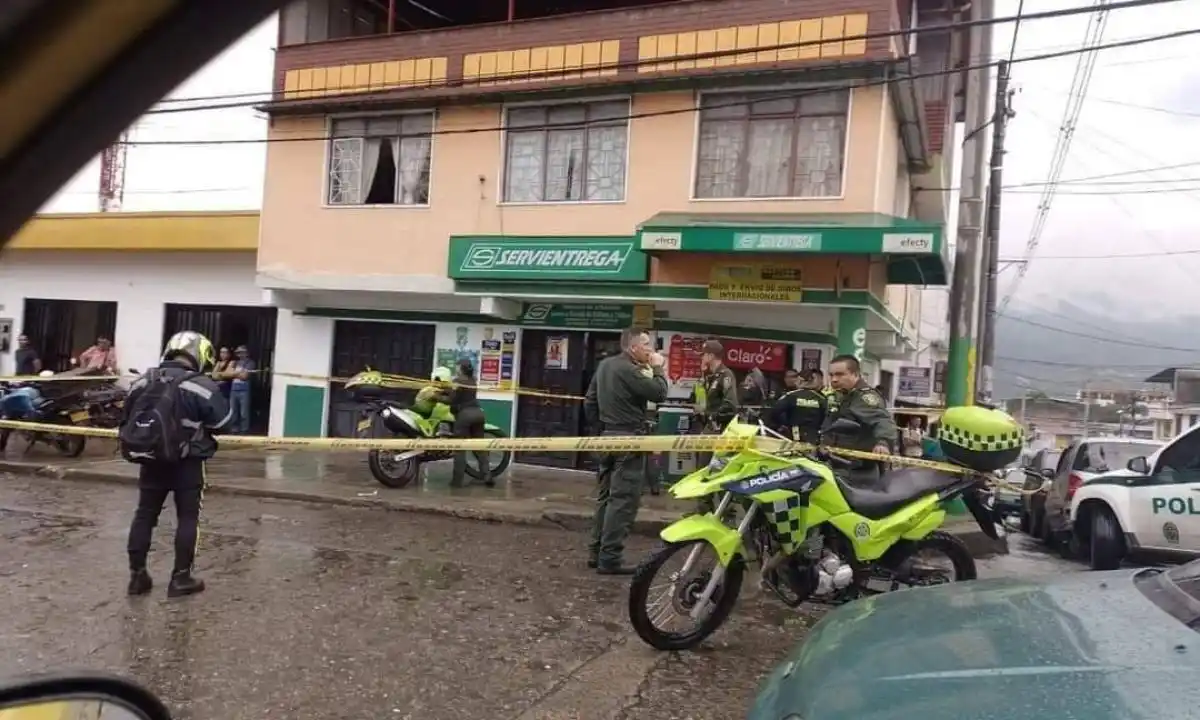 Hombre apuñala a su mujer y acaba muerto al enfrentarse a la Policía