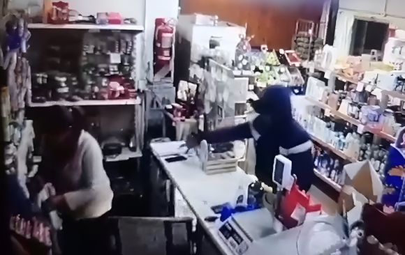[VIDEO] "Le daba de comer todos los días y me robó": esto le pasó a una comerciante solidaria