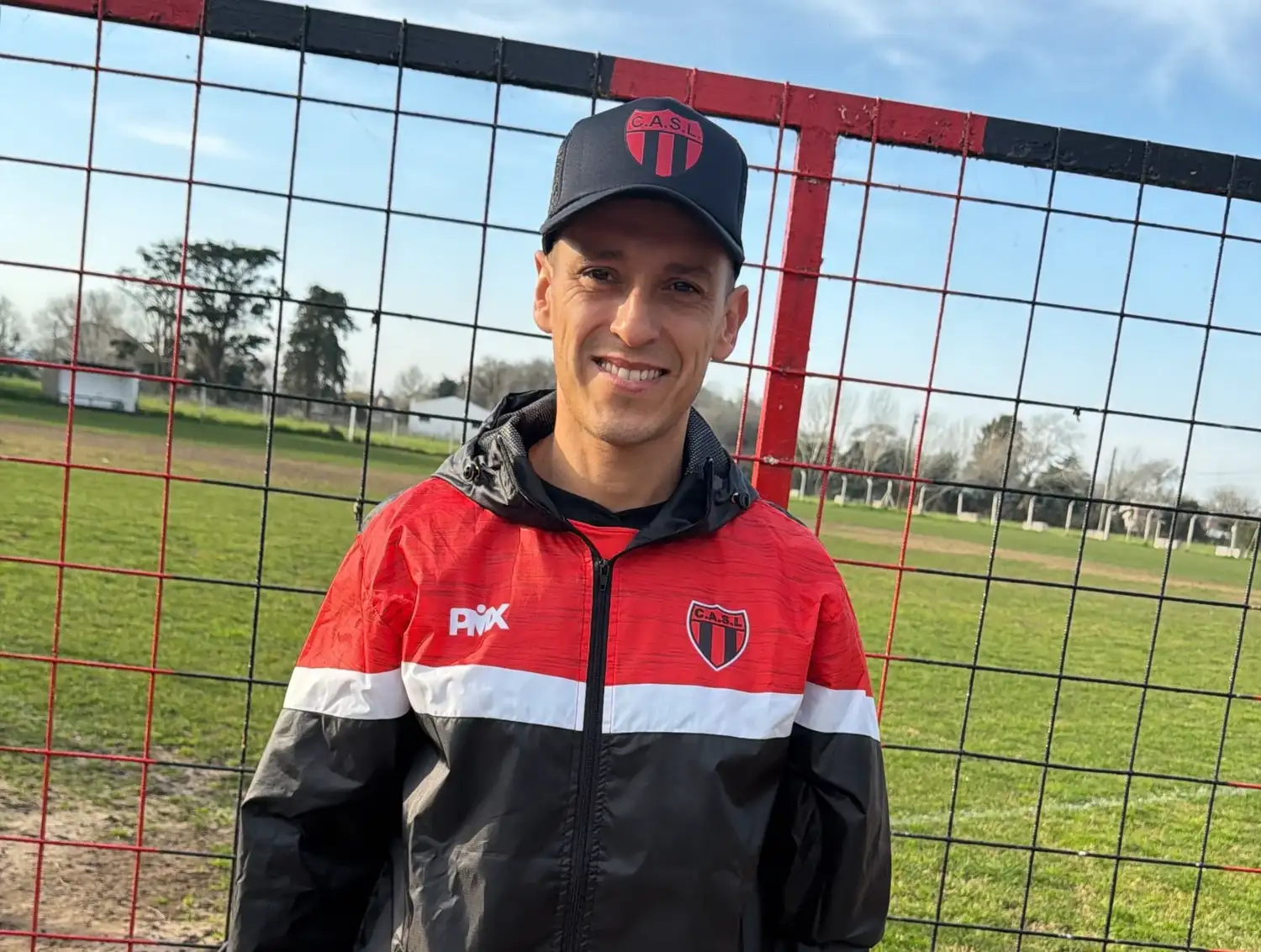 Emmanuel Urquiza asumirá como director técnico de la Primera División masculina y coordinador general de fútbol.