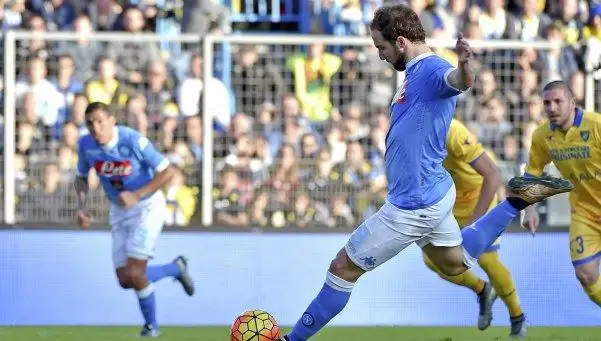 Napoli, líder del campeonato y Maradona se ilusiona con el título