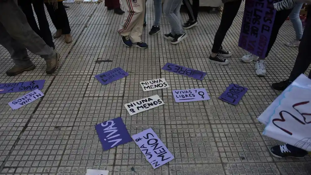 A 10 años del primer "Ni Una Menos", convocaron a una intervención colectiva en Plaza 25 de Mayo de Rafaela