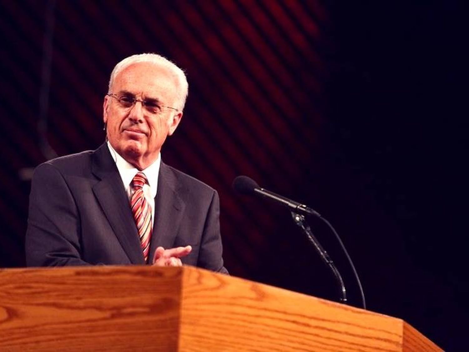 Falleció John MacArthur, influyente pastor y teólogo evangélico