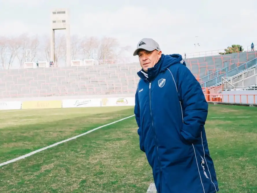 El ex entrenador del Torito no pudo dirigir el último partido porque fue suspendido tras quejarse del arbitraje y sospechar del fútbol argentino.