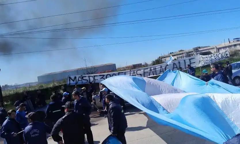 Trabajadores despedidos de ILVA encabezan una protesta en el Parque Industrial