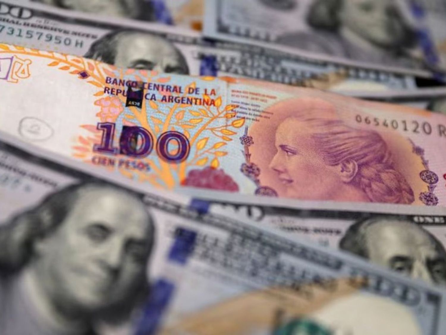 imagen Desde hoy rige el fin del cepo cambiario y un dólar flotante entre $1.000 y $1.400