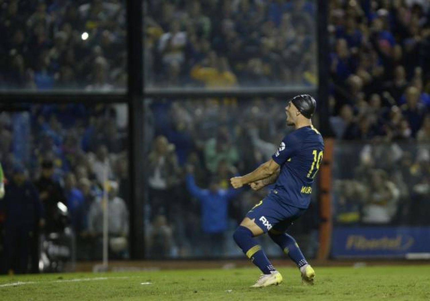 Zárate reapareció y tiró más palos contra Vélez
