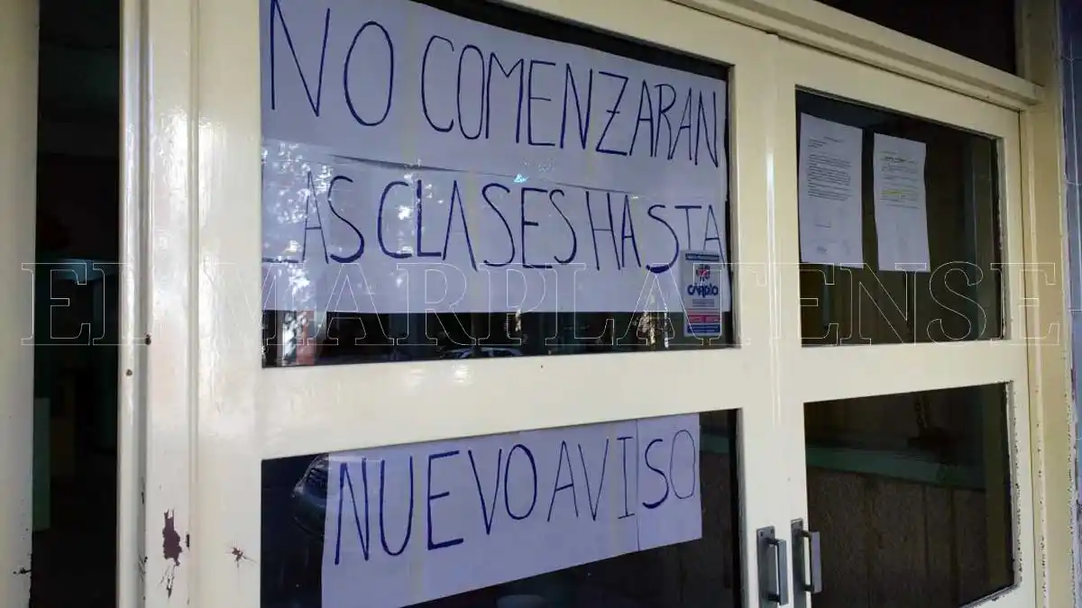 Por problemas en los caños de agua, no hay clases en la Secundaria N°23