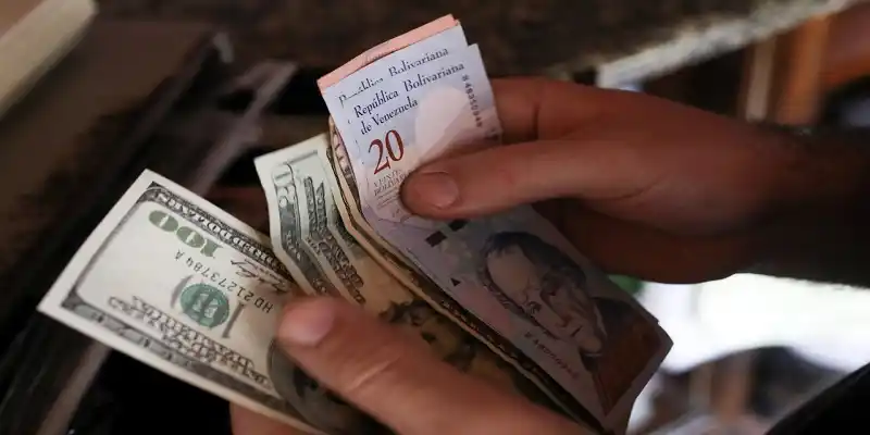 SE DISPARA el tipo de cambio y el dólar paralelo supera los 430.000 bolívares