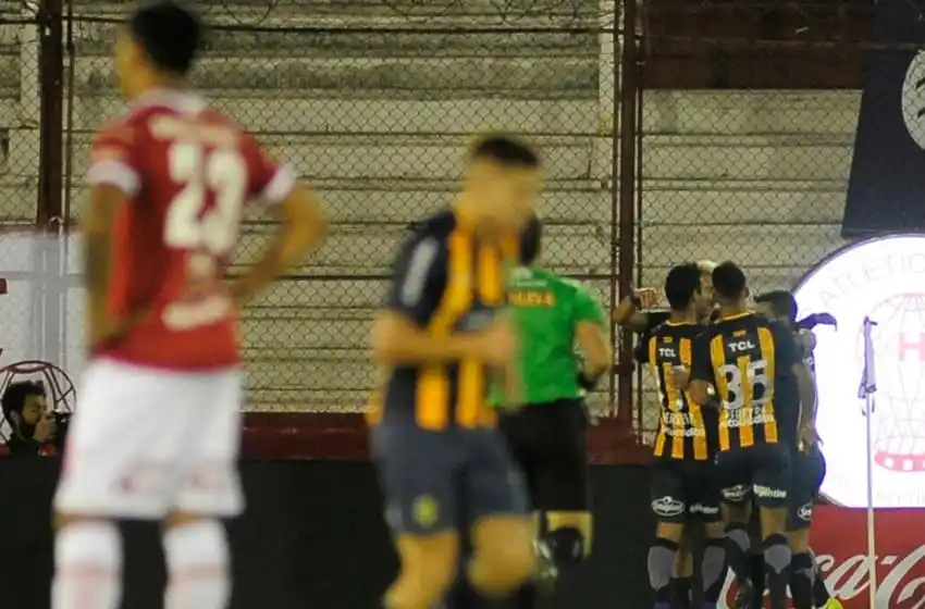 Central sufrió, aguantó y ganó un partidazo ante Huracán
