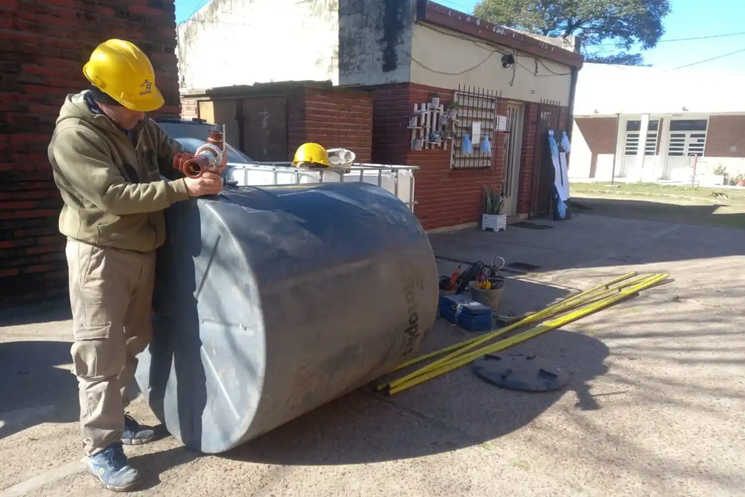 Iniciaron obras en la Escuela de Tablas para mejorar el sistema de provisión de agua