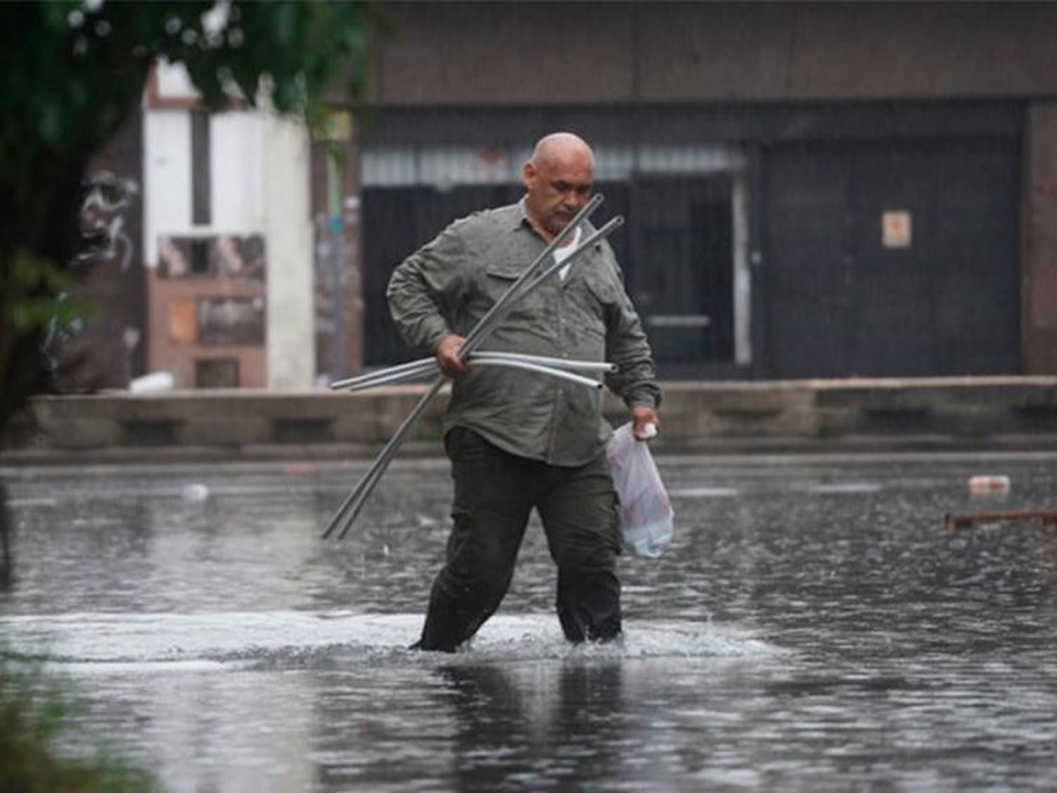 Temporal sin precedentes en Buenos Aires: más de mil evacuados, rutas cortadas y alerta por nuevas lluvias