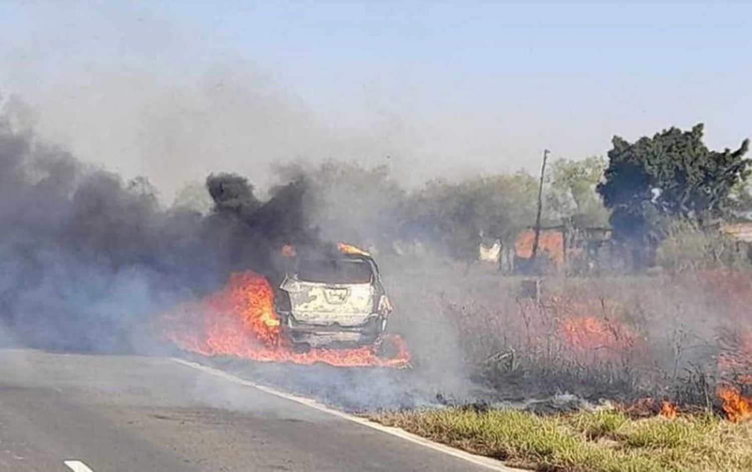 Un desperfecto mecánico provocó el incendio y daño total de un vehículo