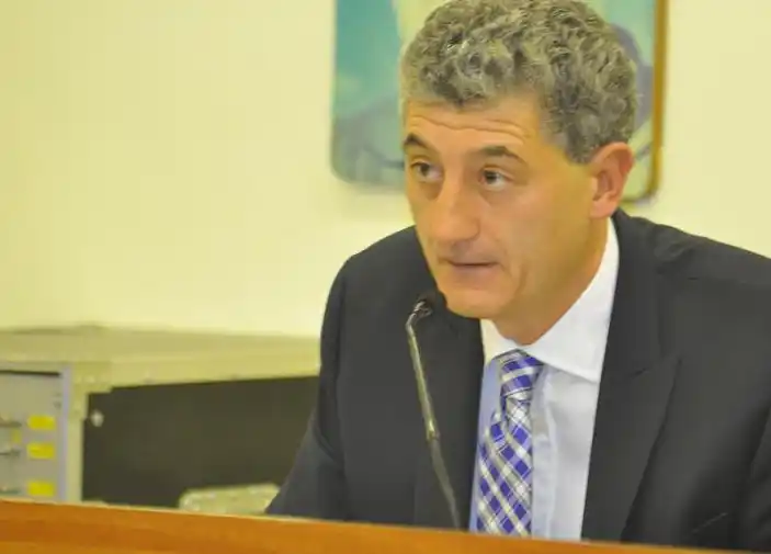 Villa Gesell: Cortaron la luz al Intendente y denuncia "golpe insitucional"